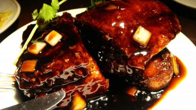 特大酢豚からカエル肉まで!様々な絶品肉が味わえる赤坂の名店