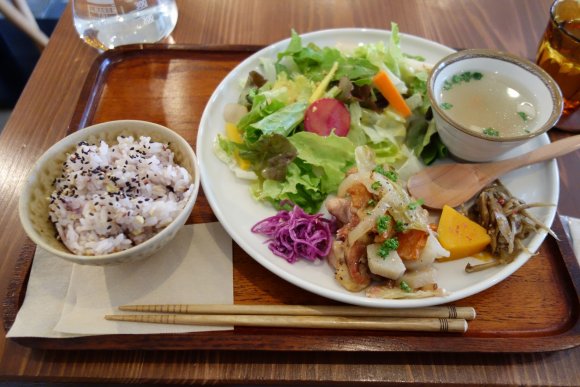 味・彩り・ボリューム全て完璧！モリモリ野菜ランチがある大阪カフェ3選