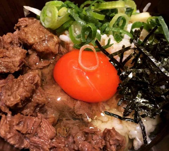 大阪梅田で肉三昧！極上の肉料理と海鮮をカジュアルに味わえる居酒屋