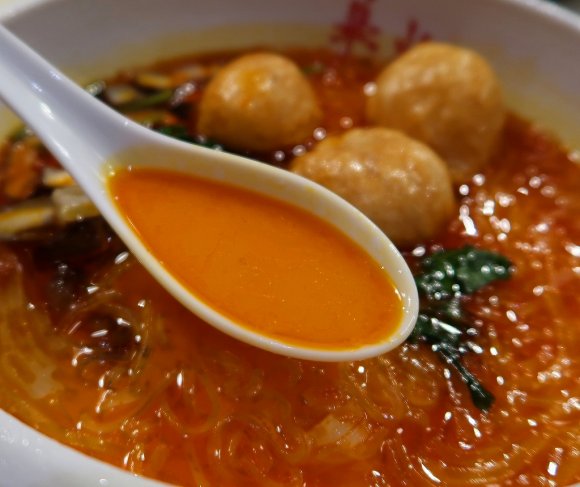痺辛スープ春雨「麻辣湯」のランチが楽しめる！麻辣湯と火鍋の専門店