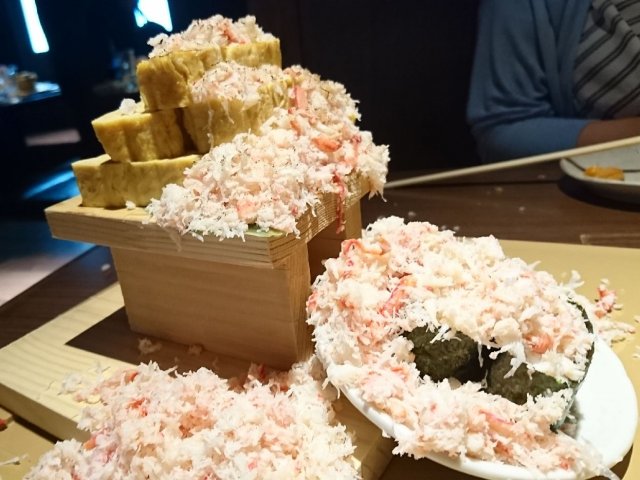蟹ぶっかけ出し巻きがド迫力！銀座の真ん中で北海道の海鮮を味わえるお店