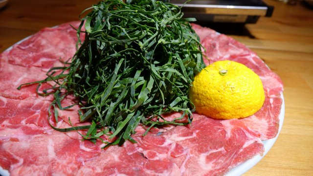 神楽坂の『肉の五合』で肉づくし！松茸香る牛タンしゃぶしゃぶコースを