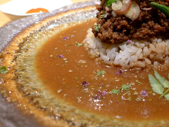 大阪文化の極み！出汁×スパイスの融合が素晴らしい「出汁系カレー」