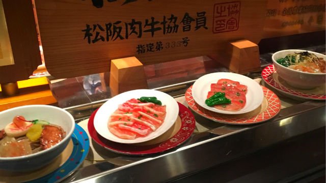 松阪牛が1皿350円から！お肉が回る、夢の「回転焼肉」が体験できる店