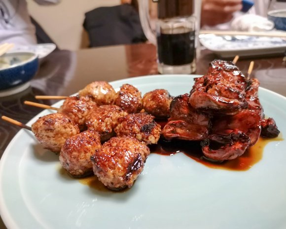 名物「鳥なべ」は絶品！美味い鳥料理をハイコスパで味わえる老舗焼鳥店