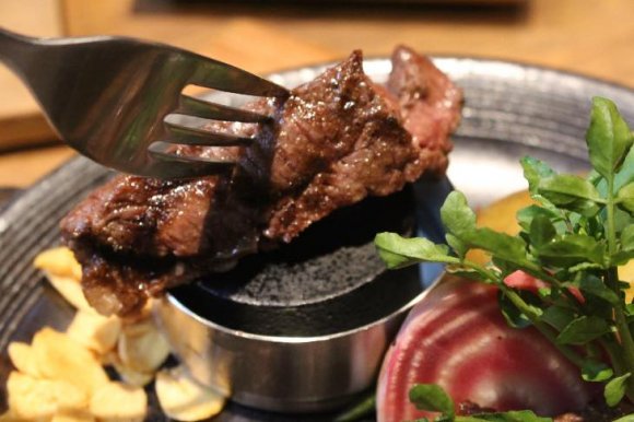 昼飲みもできちゃう！鎌倉野菜とハンバーグ・ステーキのランチがお得な店