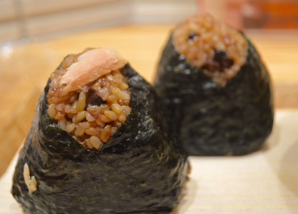 日本人なら一度は食べてみてほしい！人気の「寝かせ玄米おむすび」専門店