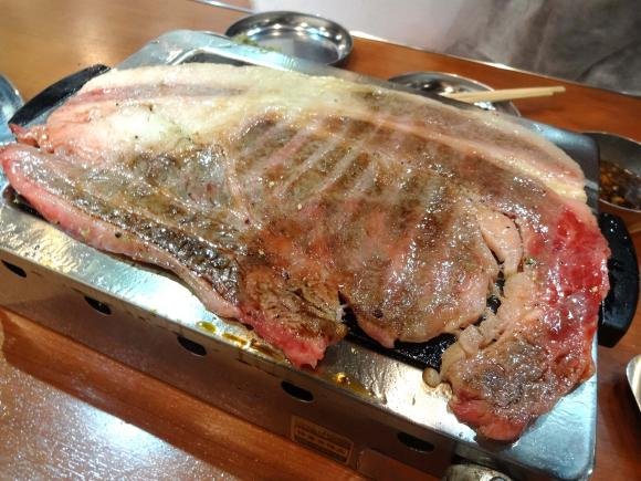 格安で霜降り牛を楽しむ！肉汁あふれる絶品焼肉の人気記事6選