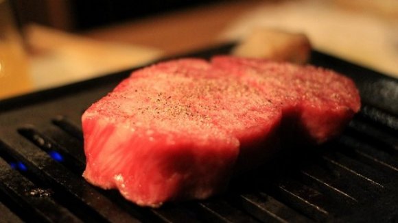 格安で霜降り牛を楽しむ！肉汁あふれる絶品焼肉の人気記事6選