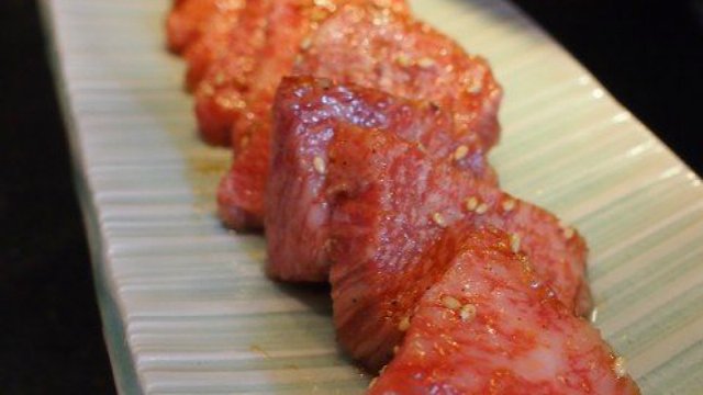 格安で霜降り牛を楽しむ！肉汁あふれる絶品焼肉の人気記事6選