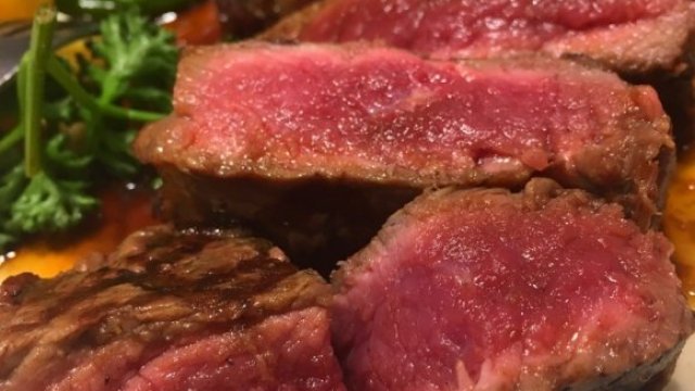 肉好きなら押さえておくべき！都内で美味しい「赤身肉」が楽しめる店5選