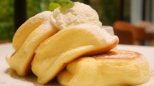 大阪のふわふわパンケーキが都内上陸！表参道で幸せを味わおう