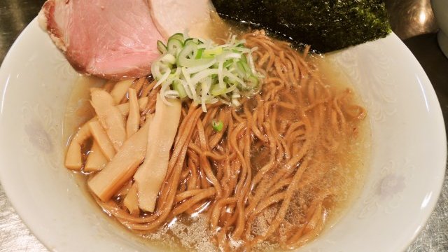 【上野】黒全粒粉麺が誕生！「さんじ」のラーメンは今こそ必食