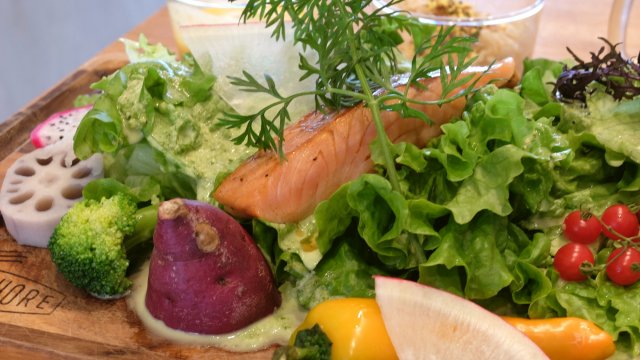 シャキシャキ野菜がてんこ盛り！大阪市内のヘルシーランチ４選