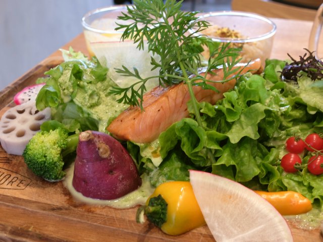 シャキシャキ野菜がてんこ盛り！大阪市内のヘルシーランチ４選