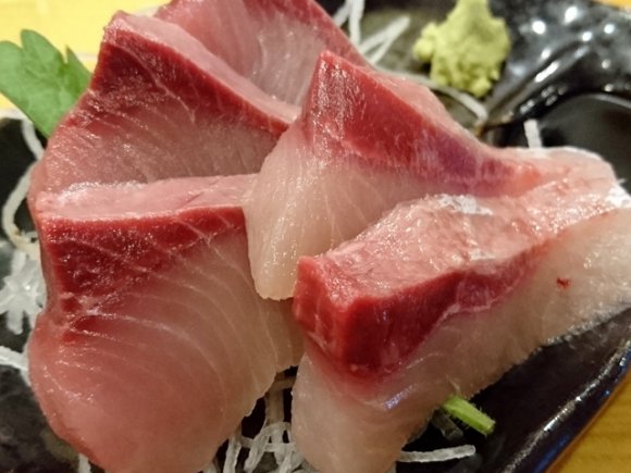 刺身のエッジが鮮度の証！海鮮モノが旨い、大阪で人気上昇中の立ち飲み屋