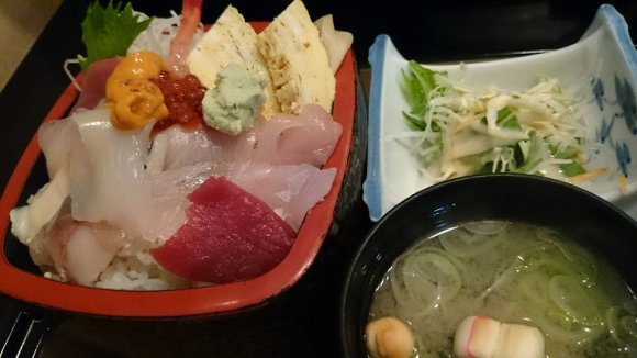 北海道といえば海鮮丼！お刺身盛り放題など新鮮でおいしい海鮮のお店