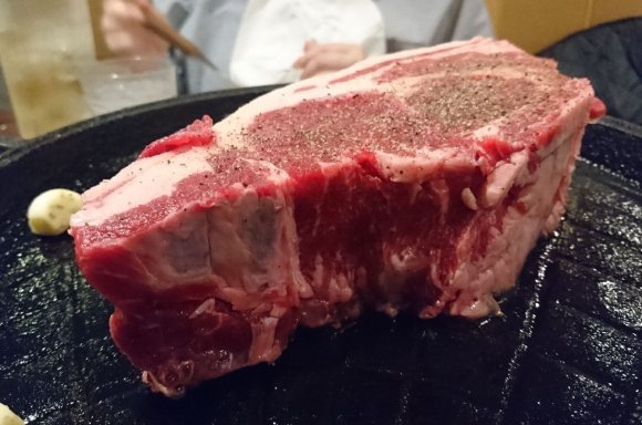 ステーキ食べ放題にとろけるレバー！横浜で押えておきたい肉料理が旨い店