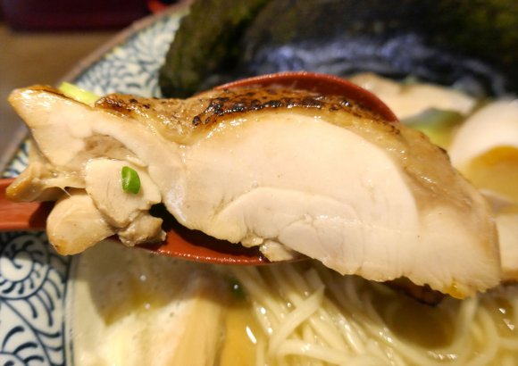 スープから具まで完璧！水道橋駅チカで味わう鶏の旨味たっぷりのラーメン