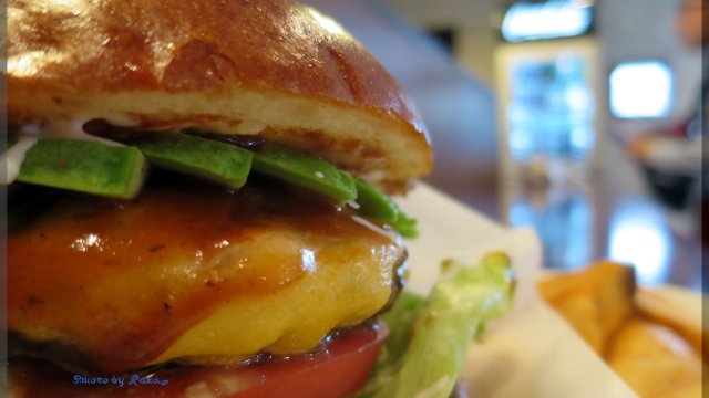 【川越】本格炭火焼ハンバーガーのお店で頂く肉肉しいバーガー