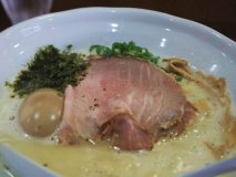 隣の県からもラーメン好きが集まる味！濃厚スープが旨い「鶏白湯専門店」