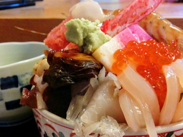 海鮮丼は値段以上のボリューム コリッコリの活あわびも味わえる寿司屋 メシコレ