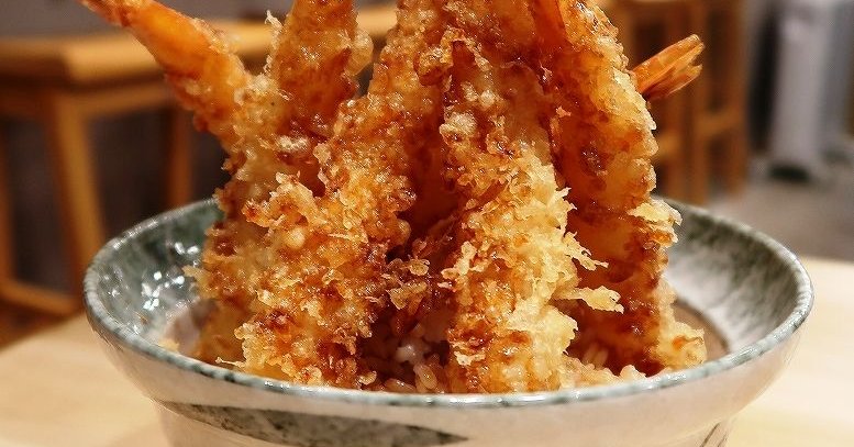 そびえ立つ7本の海老天に驚き！天ぷら専門店の大満足「海老天丼ランチ