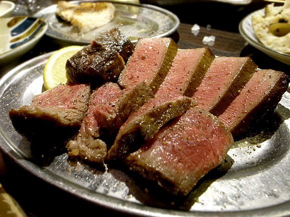 ステーキにカツ丼、塊肉も！美味しい肉料理がリーズナブルに楽しめる店