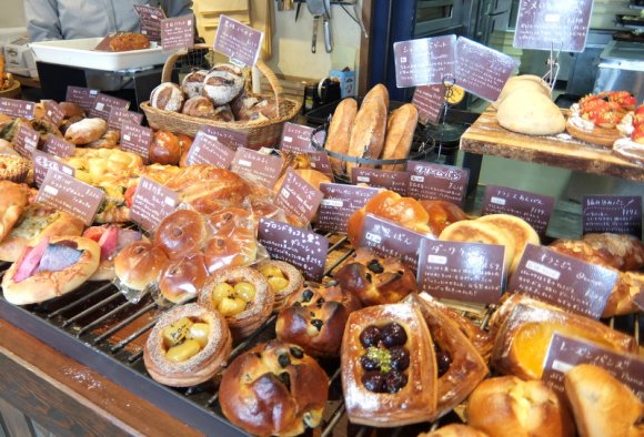 人気急上昇中！80種類ものパンが並ぶ、幸せな気持ちになれるパン屋さん
