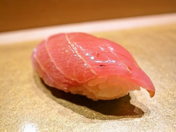 東京丸ノ内の「まんてん鮨」のおまかせコースはコスパ抜群！