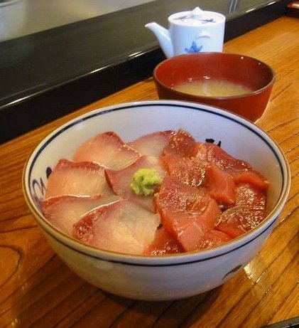 魚と米のバランスが絶妙！明治初年創業の老舗「京すし」のランチ海鮮丼