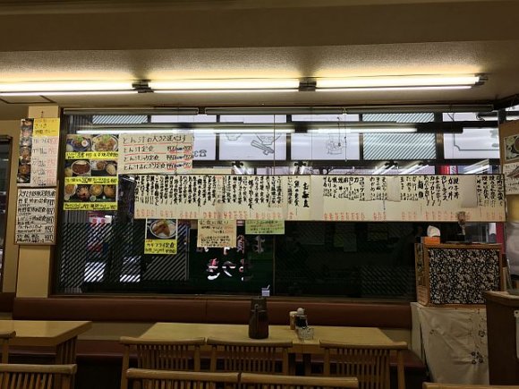 新宿で啜る母の味！昭和の薫り漂う大衆食堂で懐かしの豚汁を