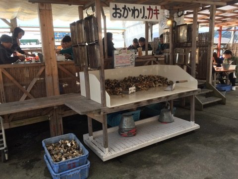 殻付き牡蠣を炭火焼きで好きなだけ！冬限定・漁港で獲れたて牡蠣食べ放題