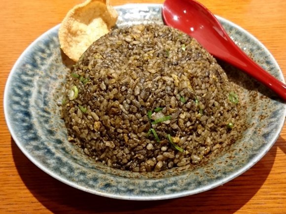 黒チャーハンや親子丼サンドも！食欲を刺激する愛しの炭水化物グルメ５選