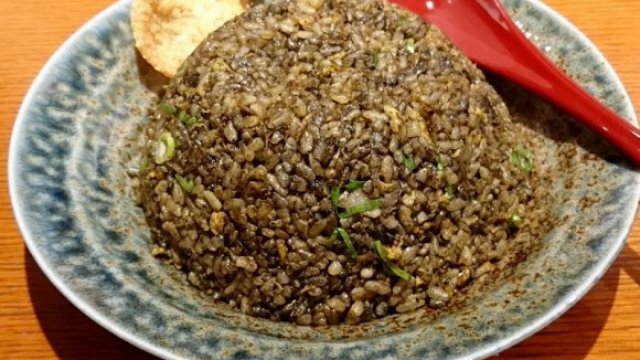 黒チャーハンや親子丼サンドも！食欲を刺激する愛しの炭水化物グルメ５選