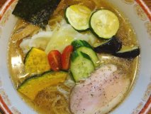 金沢の人気店『神樂』渾身の一杯！5種類の夏野菜が乗った冷やしラーメン