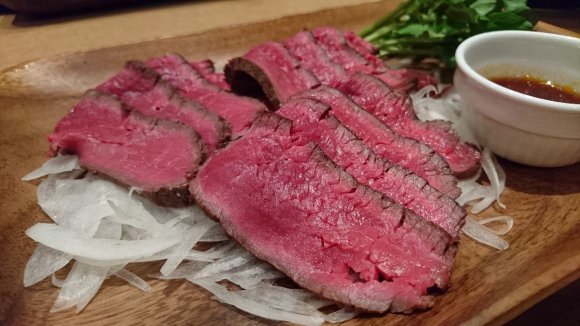 新鮮馬肉の肉厚「生」ステーキが激ウマ！馬肉の旨みを味わい尽くせるお店