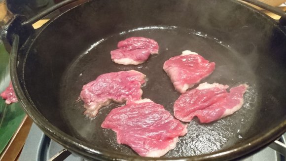新鮮馬肉の肉厚「生」ステーキが激ウマ！馬肉の旨みを味わい尽くせるお店