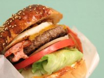 肉の美味しさを120%楽しめる！大人気ハンバーガーショップの3号店