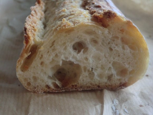 フランスの有名パン屋と同じバゲットが食べられる！パン好きも注目の新店