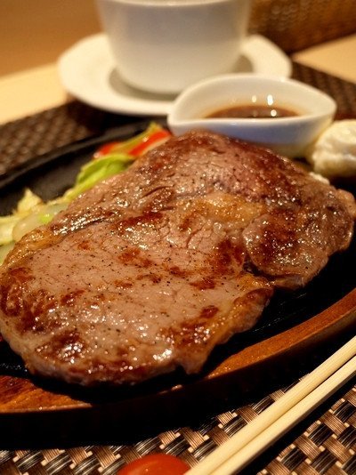 お肉の旨みを堪能するならガッツリステーキ！大満足な東京のステーキ