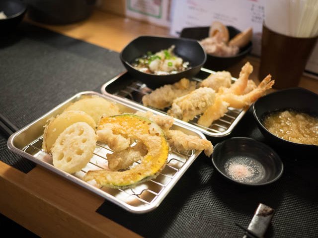 揚げたて天ぷらがお手ごろ価格 30分500円飲み放題もできる天ぷら屋 メシコレ