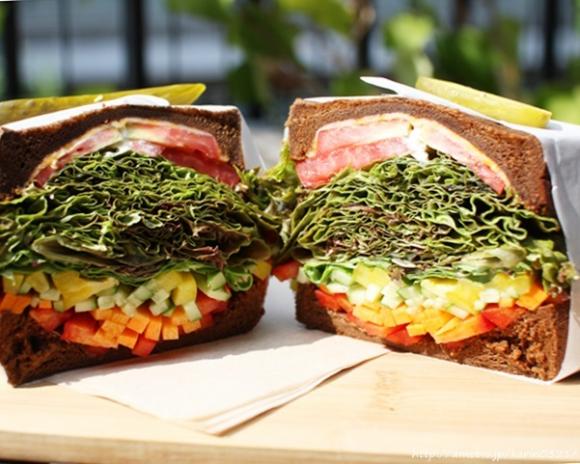 代官山のオシャレカフェで野菜たっぷりの最強サンドイッチを♪