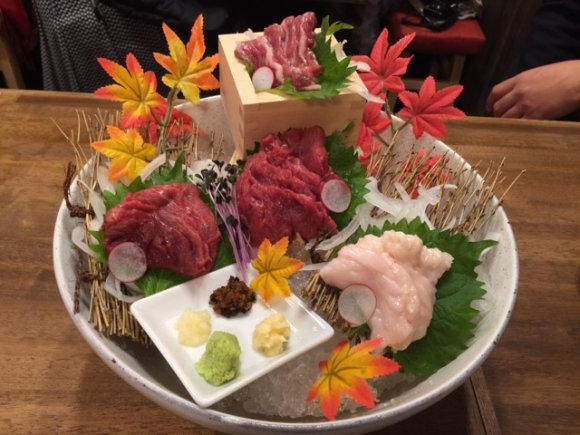 今年の忘年会は「肉寿司」で！名物のSUKIYAKIで盛り上がる宴を