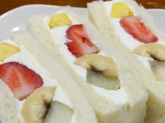 保存版 大阪市内でフルーツサンドを食べるなら パン通おすすめの6軒 メシコレ
