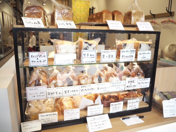 モチモチ食感のパンが20種以上揃う！うどん屋なのにパンがおいしいお店