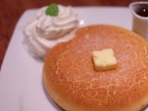 石釜焼きホットケーキは極上の美味しさ！神保町の行列ができる人気カフェ