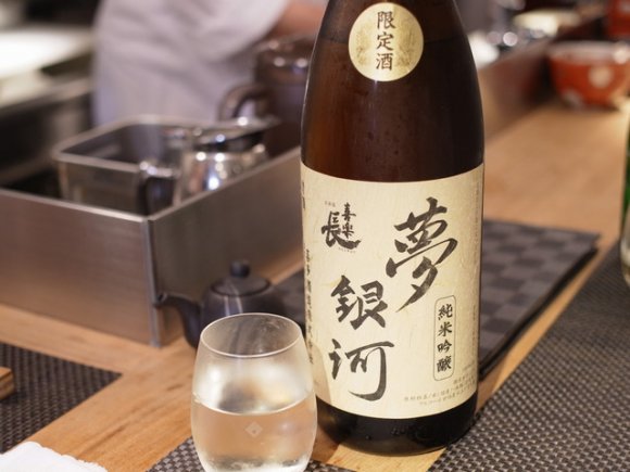 この値段は驚き。20種以上の日本酒と魚に拘るカウンター割烹