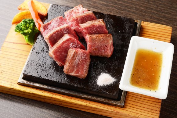 とろける肉寿司が平日限定で食べ放題！飲放付き3000円の超お得コース