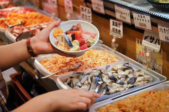 1200円でお刺身もフライもカレーも食べ放題！上野で話題の海鮮ランチ